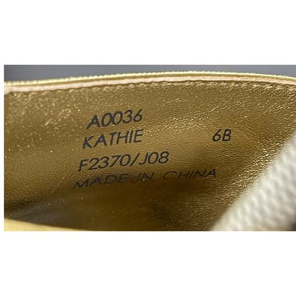 Coach Kathie Leather Calf Signature Heels Black with Gold Accent Hardware Size 6 - Picture 7 of 16